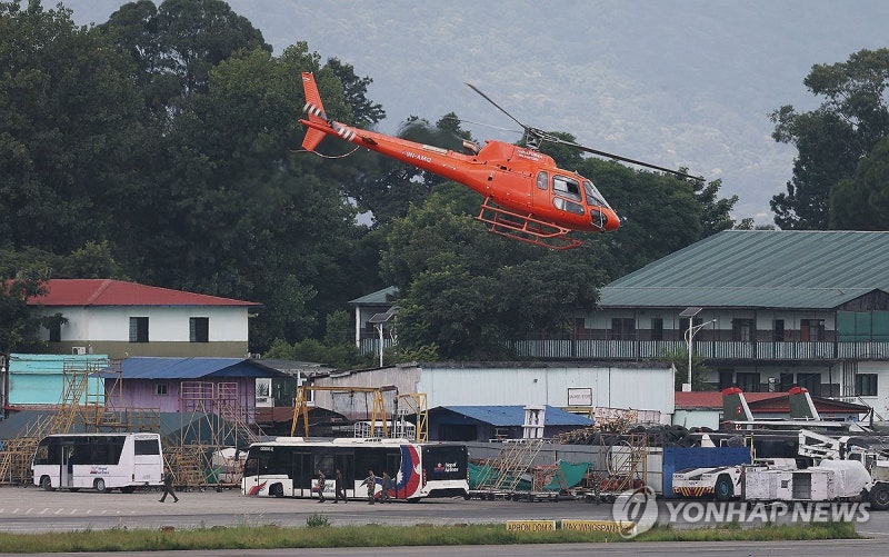 외교부 "남은 <b>네팔 고립</b> 국민 1명·대사관 직원도 안전지역 <b>이송</b>"
