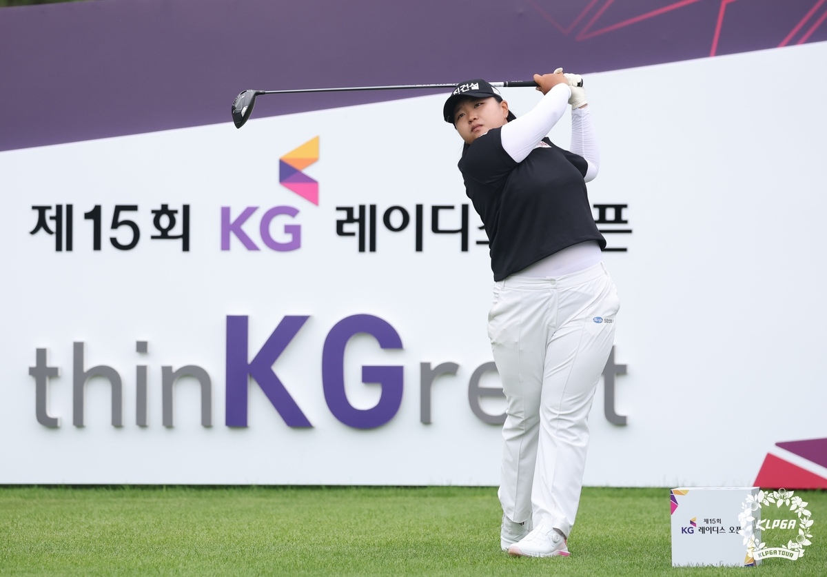 '최종일 버디쇼' <b>신다인</b>, KG 레이디스 오픈 '역대 첫 <b>2연패</b>'