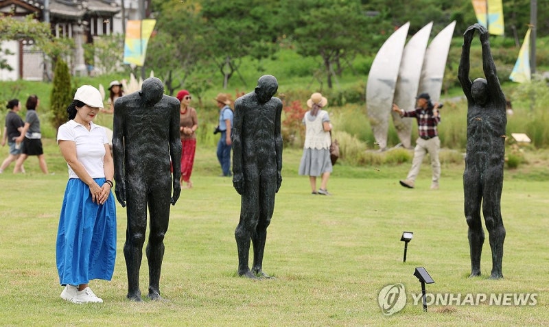 '<b>서울조각페스티벌</b>' 찾은 시민들