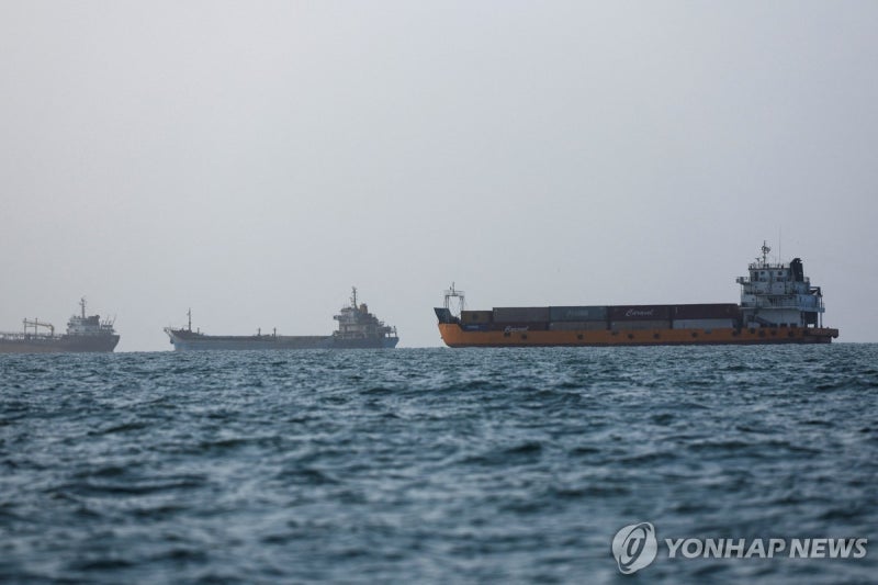 美, 한달여만에 <b>이란 공격</b>…"라라크섬 로켓 발사대 타격"(종합)