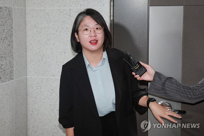 <b>용혜인</b>, 의원직 <b>사퇴</b> 사실상 <b>거부</b>…"소수정당 어려움에 양해"
