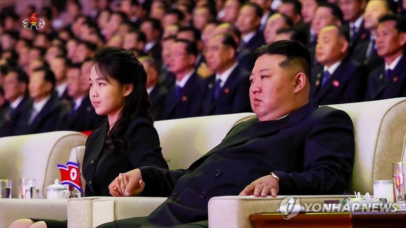 국정원 "언론 노출 많은 北 <b>김주애</b>, 사실상 <b>후계자 내정</b> 단계"