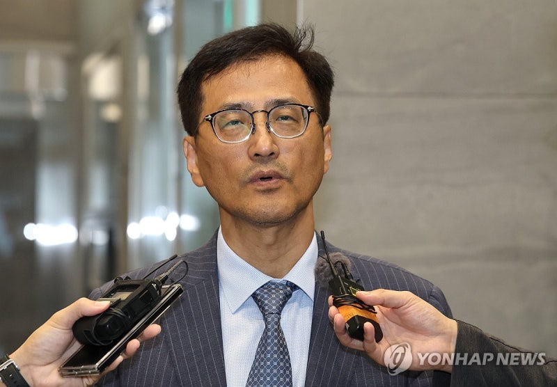 李대통령, <b>선관위 특검보</b> 5명 <b>임명</b>…수사 채비 본격화