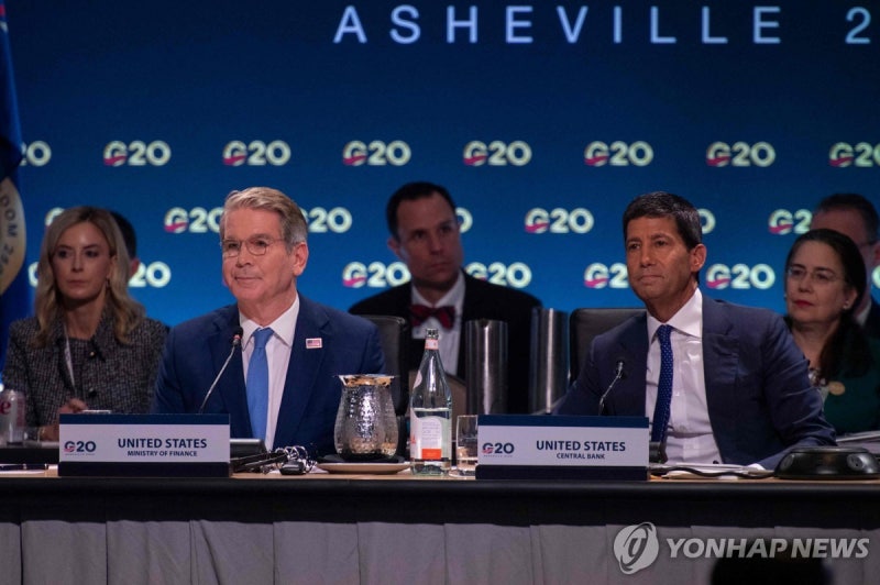 <b>국채금리</b> 연쇄<b>급등</b>에 각국 빚부담 가중…가계·기업까지 파장