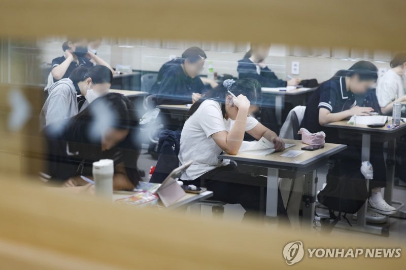 '수능 전 실력 점검'…<b>9월 모의고사</b>