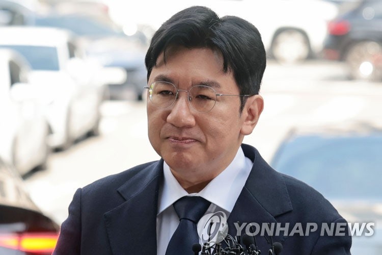 경찰, <b>방시혁 하이브</b> 의장 불구속<b>송치</b>…"기존 주주 지분 팔게 유도"