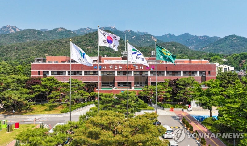 <b>경마공원</b> 이어 법무부도 <b>이전</b>…<b>과천</b>시 "도시 공동화 작정했나"