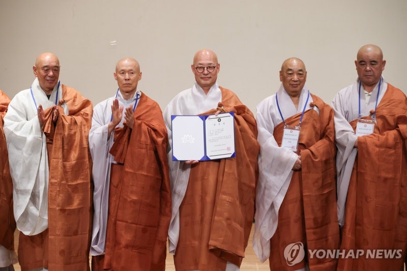 [2보] <b>조계종 총무원장</b>에 진우스님 <b>연임</b>…득표율 57%로 승리