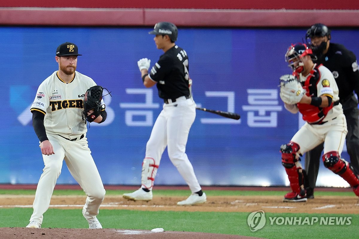 <b>삼자범퇴</b> 시키는 <b>올러</b>