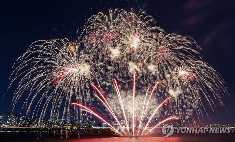 경찰, <b>불꽃축제</b> 현장 안전관리…교통 통제·암표거래 단속도