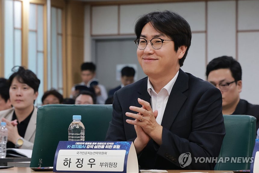 하정우 국가AI전략위 부위원장, 피지컬AI 관련 포럼 참석
(서울=연합뉴스) 신현우 기자 = 하정우 국가인공지능전략위원회 상근부위원장이 지난 2일 국회 의원회관에서 더불어민주당 김의겸 의원이 연 '대한민국 글로벌 로