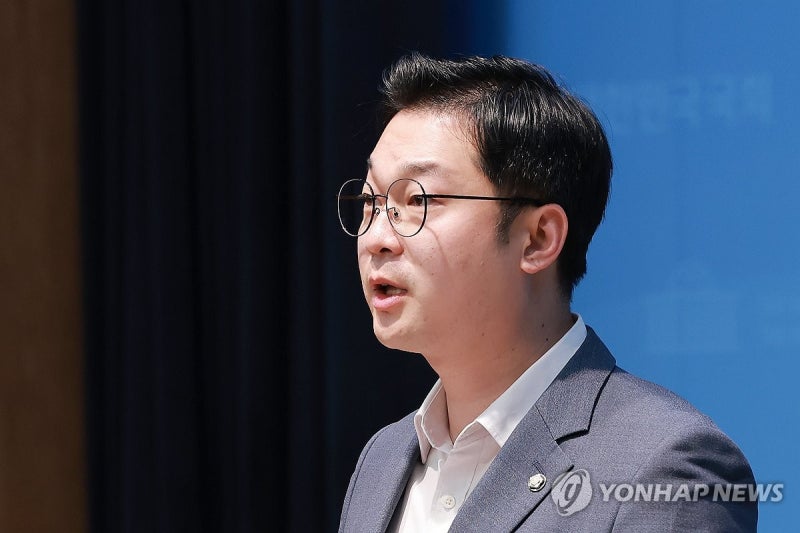 민주당 <b>김동아</b> 의원, 무소속 <b>한동훈</b> 의원 공수처에 <b>고발</b>