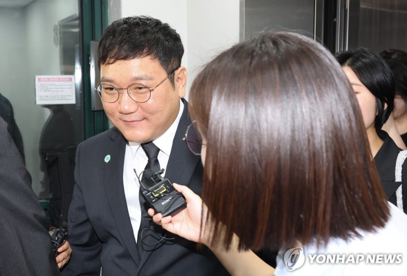 <b>최고위</b> 입장하는 <b>기본소득당</b> <b>박기홍</b> 신임 <b>최고위</b>원
