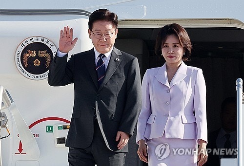 (LEAD) S. Korean President Lee arrives in Paris for summit with Macron