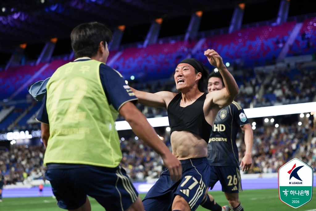 K리그1 2위 <b>울산</b>, 5연승 달리던 선두 <b>서울 1-0</b> 격파
