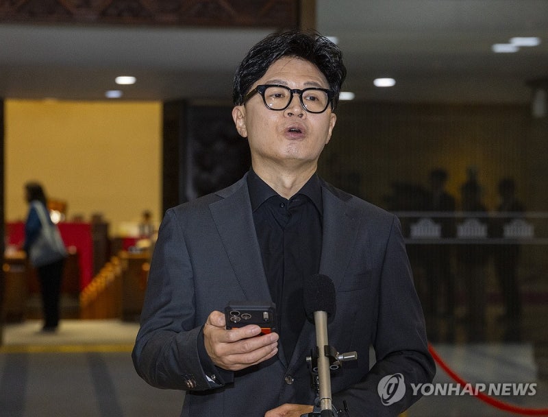 <b>한동훈</b>, <b>최재성</b>에 재반박 <b>녹취록</b> 공개…"우연히 할 대화냐"