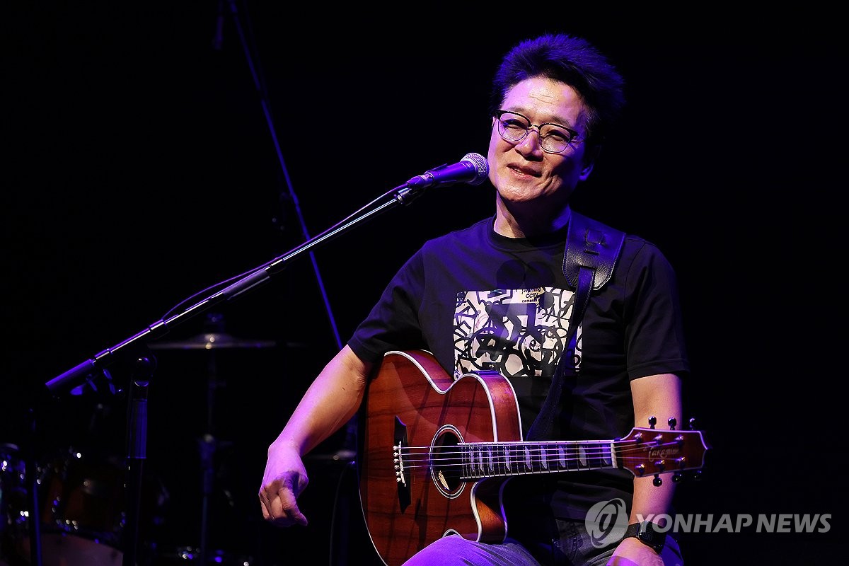 안치환 "국가폭력 없어야 삶에 평화…노래로 '토닥토닥'할 때"