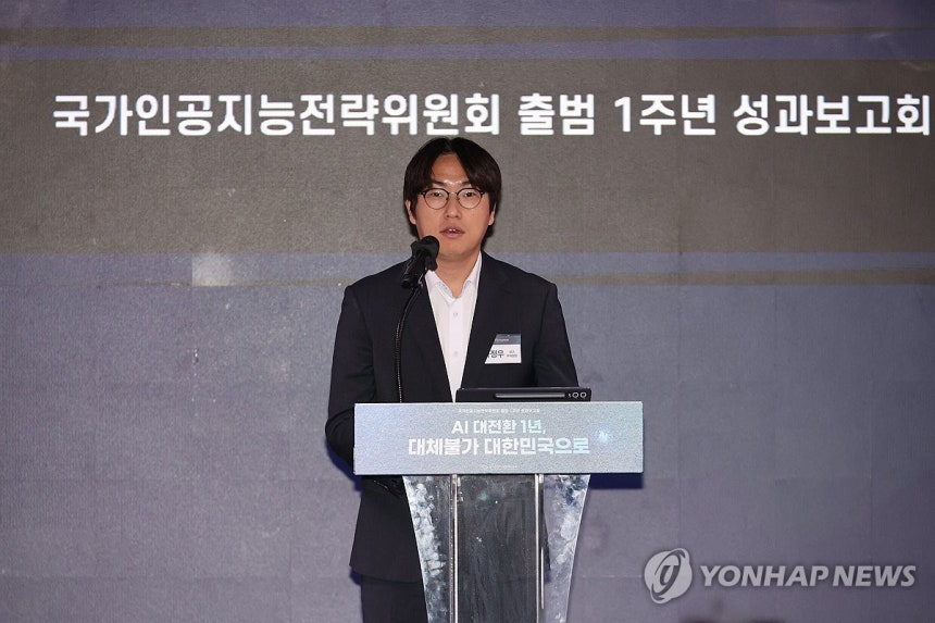 국가AI전략위 출범 1주년 인사말하는 하정우 부위원장
(서울=연합뉴스) 임화영 기자 = 하정우 국가인공지능전략위원회 상근부위원장이 8일 서울스퀘어에서 열린 국가AI전략위 출범 1주년 성과보고회에서 인사말을 하고 있다