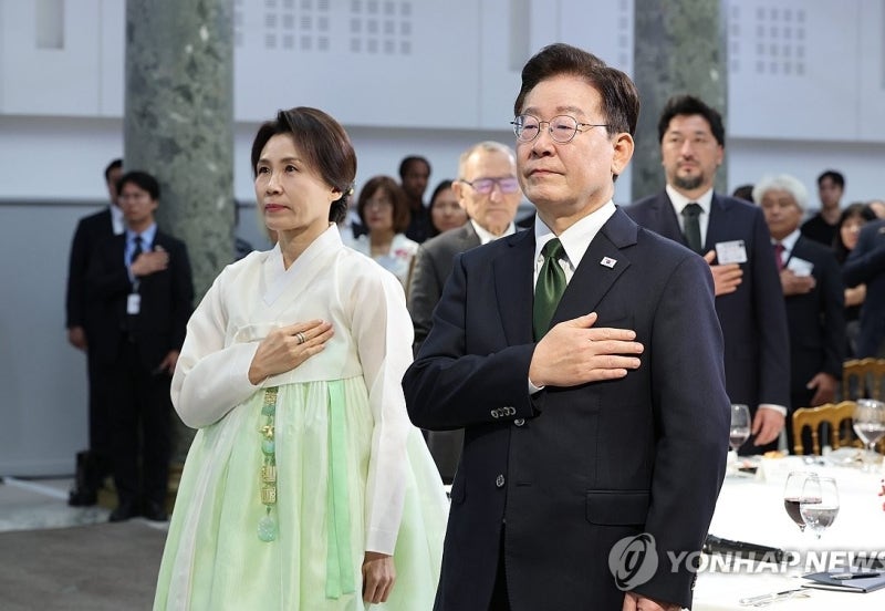李대통령 "제 임기는 헌법상 명확히 제한돼 있어"