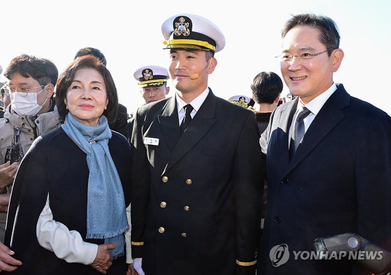 홍라희, 삼전 <b>주식</b> 1.9조 <b>이재용</b>에 매도…상속대출 상환 추정