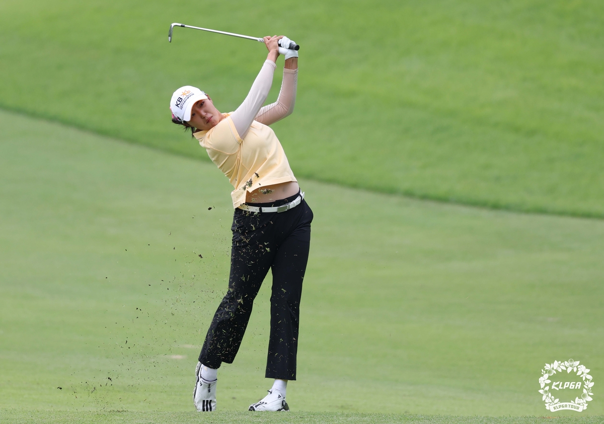 <b>박예지</b>, KLPGA 투어 메이저 대회 KB금융 챔피언십 <b>3R 선두</b>