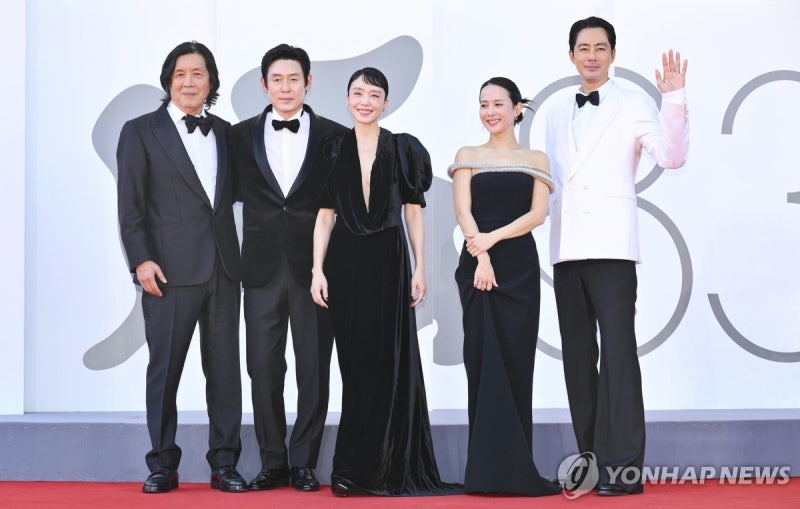 [2보] <b>이창동</b> '<b>가능한 사랑</b>', 베네치아영화제 심사위원대상