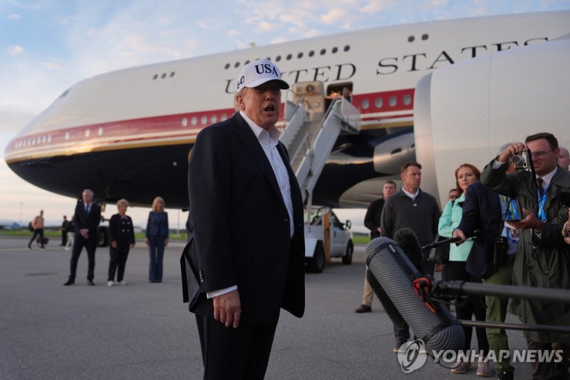 <b>트럼프</b> "<b>연준</b> 금리 안내리면 몇몇 나라와 무역중단" 또 위협