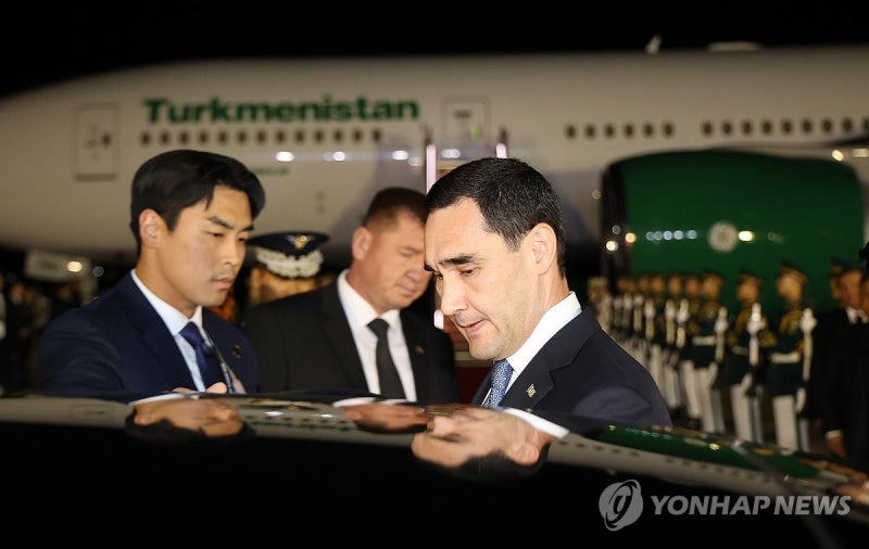 이동하는 <b>투르크메니스탄</b> 대통령