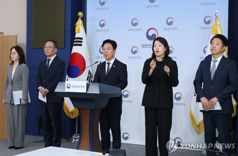 노동장관 "메가특구 노동특례 도입 위한 <b>사회적 대화</b> 제안"