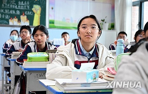 "中학생들, 美또래 크게 앞섰다…中 진짜 위협은 학습 격차"
