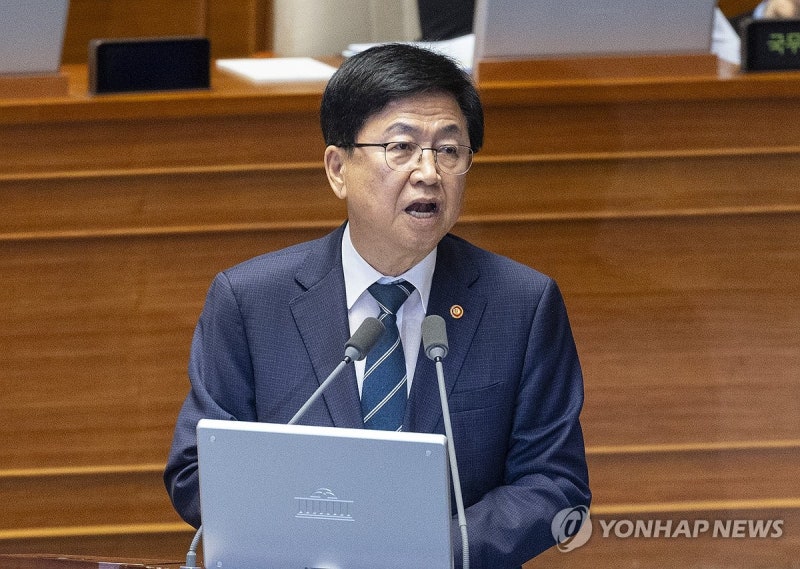 교육장관 "<b>수시</b> '<b>먹통</b>' 특별조사…공적 <b>원서접수</b>체계로 개편 검토"