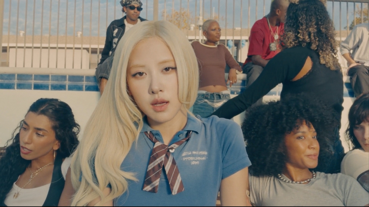 블랙핑크 <b>로제</b>, 신곡 '<b>뉴 트릭</b>'…"시련 극복하고 나아가자"