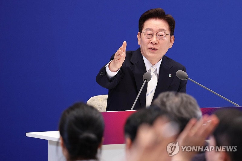 李대통령, 오늘 기자회견…<b>연임</b>개헌·공소취소·파병 입장 주목