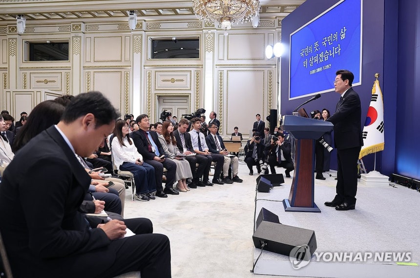 이재명 대통령 기자회견 (서울=연합뉴스) 김도훈 기자 = 이재명 대통령이 18일 청와대 영빈관에서 기자회견을 하고 있다. 2026.9.18 superdoo82@yna.co.kr