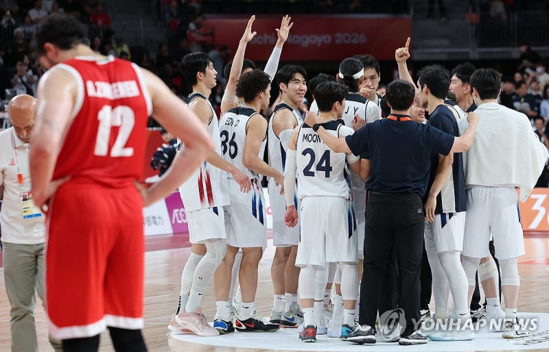 [<b>아시안게임</b>] '이현중 26점' 남자 농구, 12년 만에 결승 진출…은메달 확...