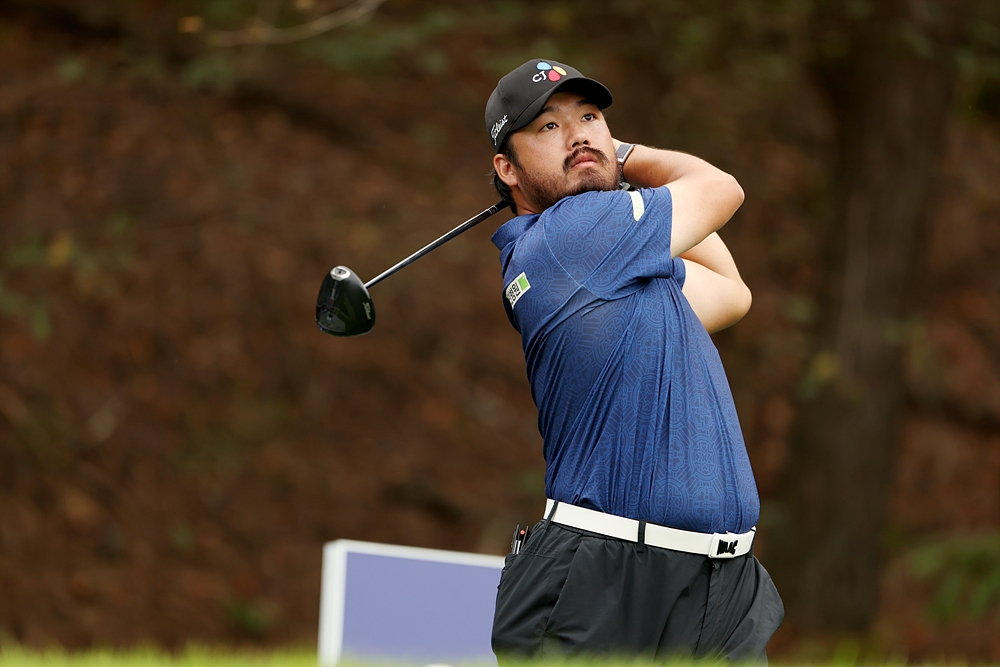 '18번 홀에서 삐끗' 정찬민, KPGA 골프존 오픈 3R 공동 선두