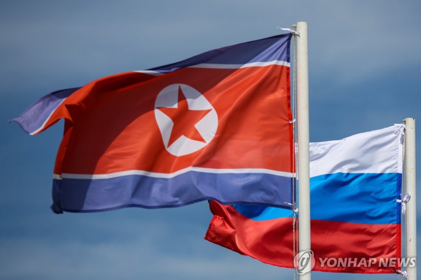 북한 인공기와 러시아 국기
[타스=연합뉴스 자료사진 재판매 및 DB 금지]