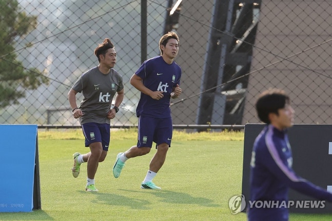회복훈련 하는 이강인(천안=연합뉴스) 김주성 기자 = 이강인이 '모레노호'의 첫 A매치 에콰도르전을 하루 앞둔 23일 충남 천안시 코리아풋볼파크에서 진행된 공식훈련에서 러닝을 하며 회복운동을 하고 있다. 2026.9.23 utzza@yna.co.kr