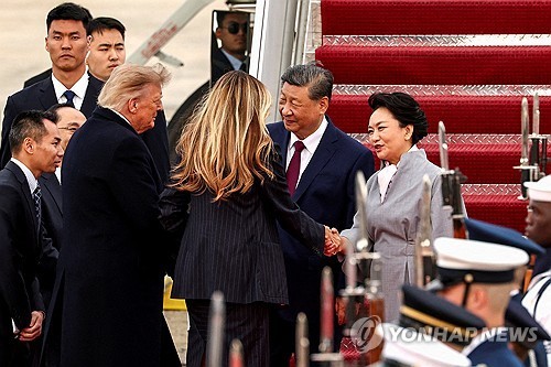 시진핑 중국 국가주석의 미국 방문을 환영하는 트럼프 미국 대통령
[로이터=연합뉴스. 재판매 및 DB 금지]