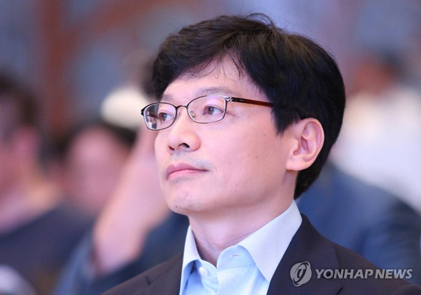 법원 "스마일게이트 권혁빈 이혼"…재산분할 2조5천억원
(서울=연합뉴스) 국내 게임사 스마일게이트 창업자인 권혁빈 최고비전제시책임자(CVO) 겸 희망스튜디오 이사장의 이혼이 성립한다는 판결이 나왔다. 재판부는 권 이