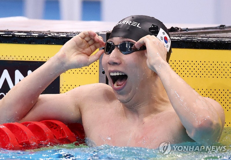 동메달 환호하는 <b>조성재</b>