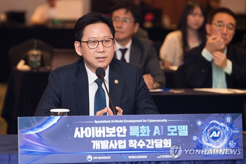 사이버보안 특화 AI모델 개발사업 착수간담회
(서울=연합뉴스) 배경훈 부총리 겸 과학기술정보통신부 장관이 22일 서울 중구 롯데호텔에서 열린 '사이버보안 특화 AI모델 개발사업 착수간담회'에서 발언하고 있다. 202