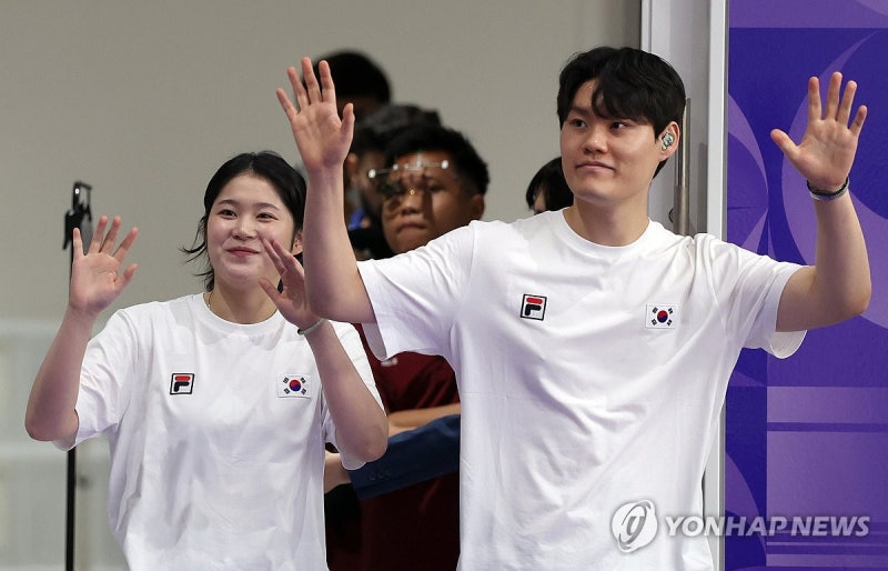 [아시안게임] 사격 <b>추가은</b>-<b>홍수현</b>, 공기권총 <b>혼성</b> 단체전 은메달