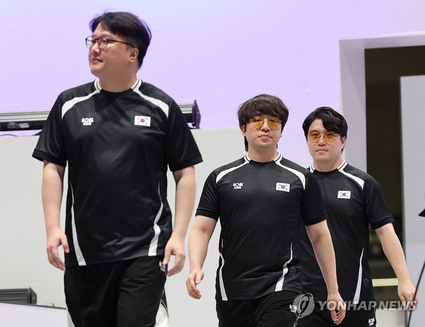 e스포츠 대전격투 결승전 입장하는 한국 선수단
(도코나메[일본]=연합뉴스) 임화영 기자 = 26일 일본 아이치현 도코나메 아이치 스카이 엑스포에서 열린 2026 아이치·나고야 아시안게임 e스포츠 대전격투 결승전. 한