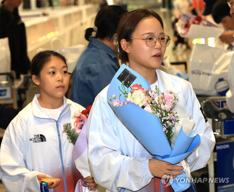 귀국한 <b>여서정</b>, <b>황서현</b>
