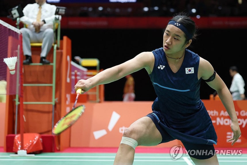 안세영은 순항 중
(이치노미야[일본]=연합뉴스) 김성민 기자 = 27일 일본 아이치현 이치노미야 시립체육관에서 열린 2026 아이치·나고야 아시안게임 배드민턴 여자 단식 8강전. 한국 안세영이 태국 라차녹 인타논과 