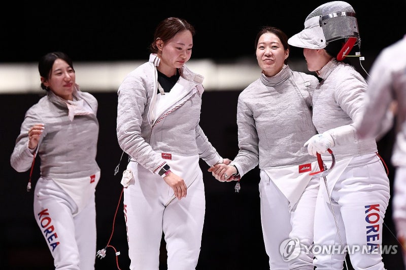 [1보] 한국 <b>펜싱</b> <b>여자</b> 사브르, 8년 만에 아시안게임 단체전 금메달