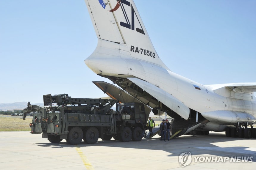 튀르키예가 보유한 러시아제 S-400 방공미사일 시스템 [튀르키예 국방부 제공,AP=연합뉴스 자료사진.재판매 및 DB 금지]