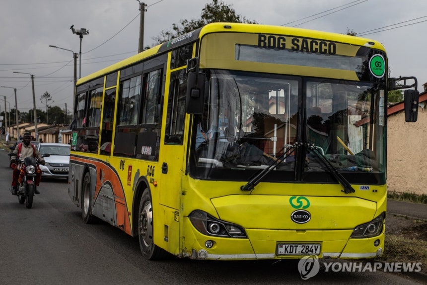 케냐 수도 나이로비를 달리는 전기 버스
[AP 연합뉴스 자료사진. 재판매 및 DB 금지]