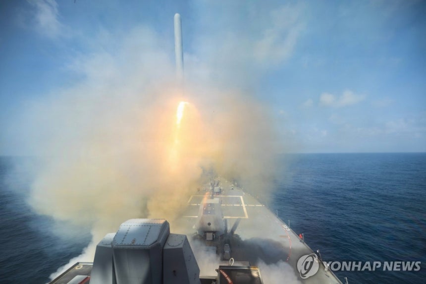 미 해군 구축함에서 발사되는 토마호크 미사일 [미 중부사령부/AP=연합뉴스 자료사진.재판매 및 DB 금지]